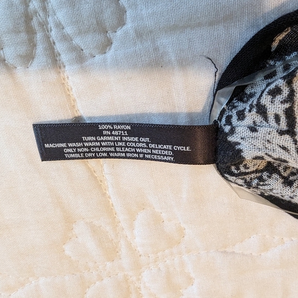 Massini rayon blouse black print size small - Picture 2 of 8